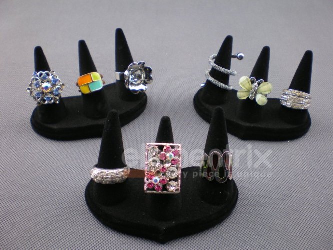 1x Triple Display Stand Samt Ring Finger Schwarz (PRST3)