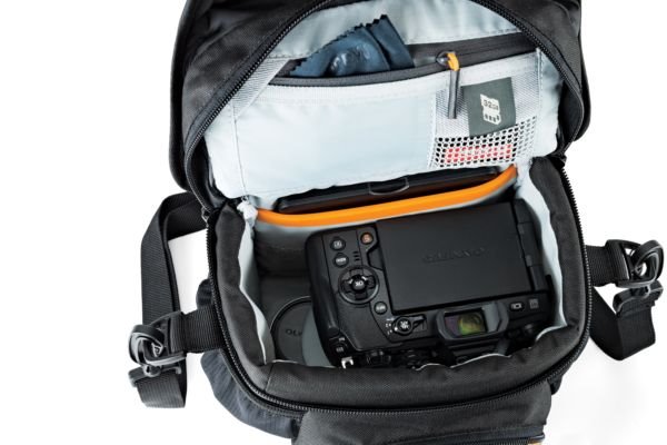 Lowepro Nova 140 AW II černá