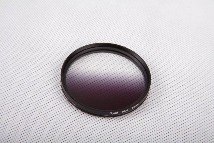 Šedý ND4 přechodový filtr 62mm (ND4PR62)