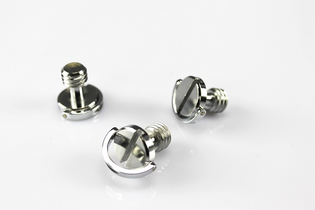 Šroub z nerezu 3/8″ s D očkem, délka 16,5mm