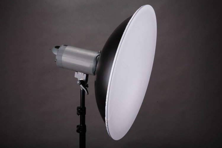 Beauty dish 70cm s voštinou pro systém Bowens, stříbrný