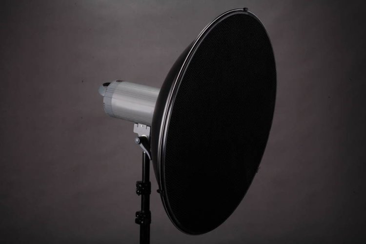 Beauty dish 70cm s voštinou pro systém Bowens, stříbrný