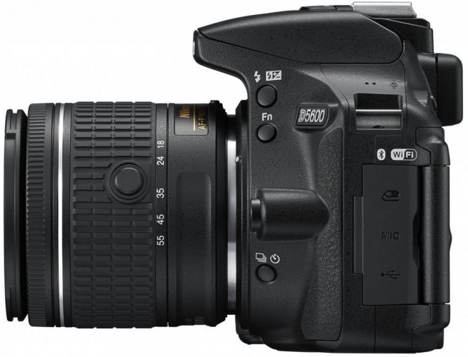 Nikon D5600 + AF-S 18-140 VR