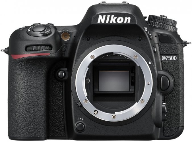 Nikon D7500 + 16-80 VR