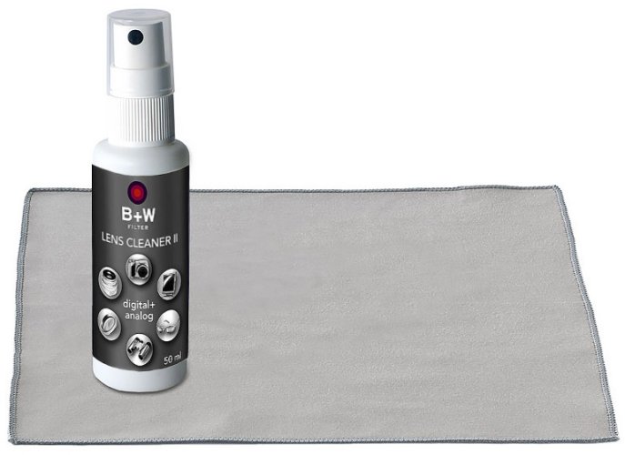 B+W čistící set 2 (Photo Clear utěrka, Lens Cleaner spray 50ml)