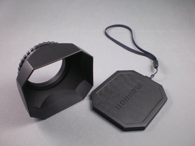 Sluneční clona pro kameru 30mm včetně krytky