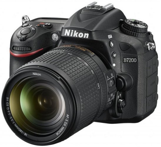 Nikon D7200 + 18-105VR