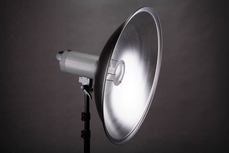 Beauty dish 70cm s voštinou pro systém Bowens, stříbrný