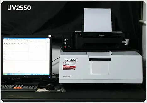 testy transmitancie a odrazivosti na spektrofotometri Shimadzu UV-2550